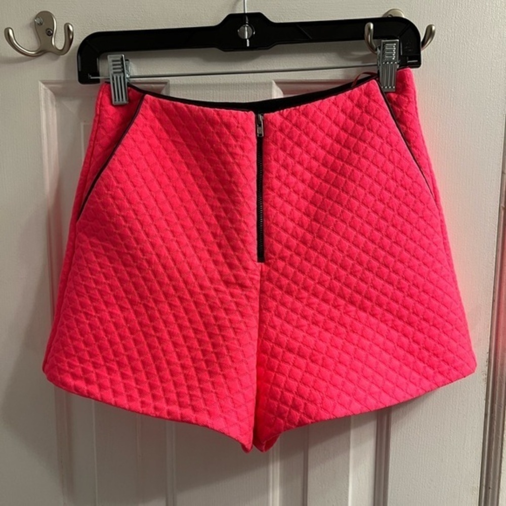 [JUST IN] Topshop Pink Quilted High Waisted Shorts Sz 4 - Picture 3 of 9